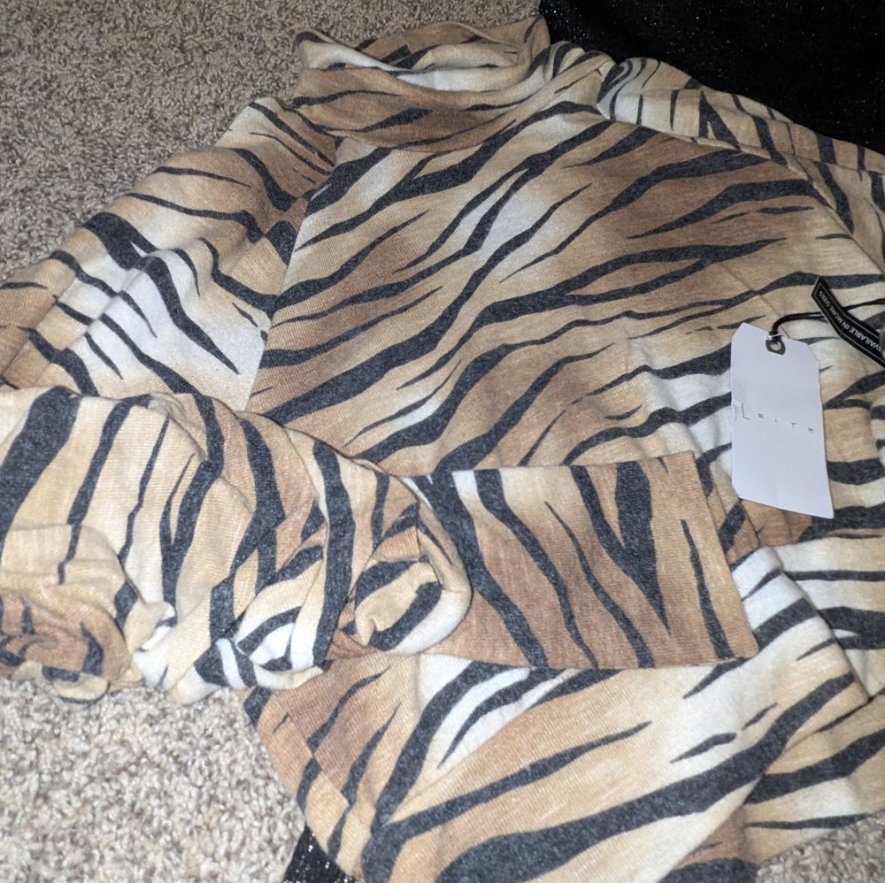Leith Tiger Print Long Sleeve XS NWT & H&M Sparkling Pants Size S - Picture 2 of 5